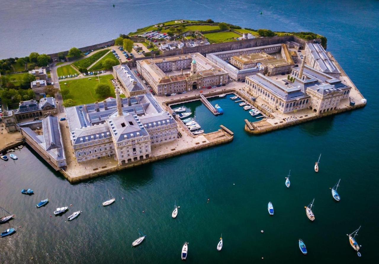 Two-Bedroom Apartment At Royal William Yard, プリマス エクステリア 写真