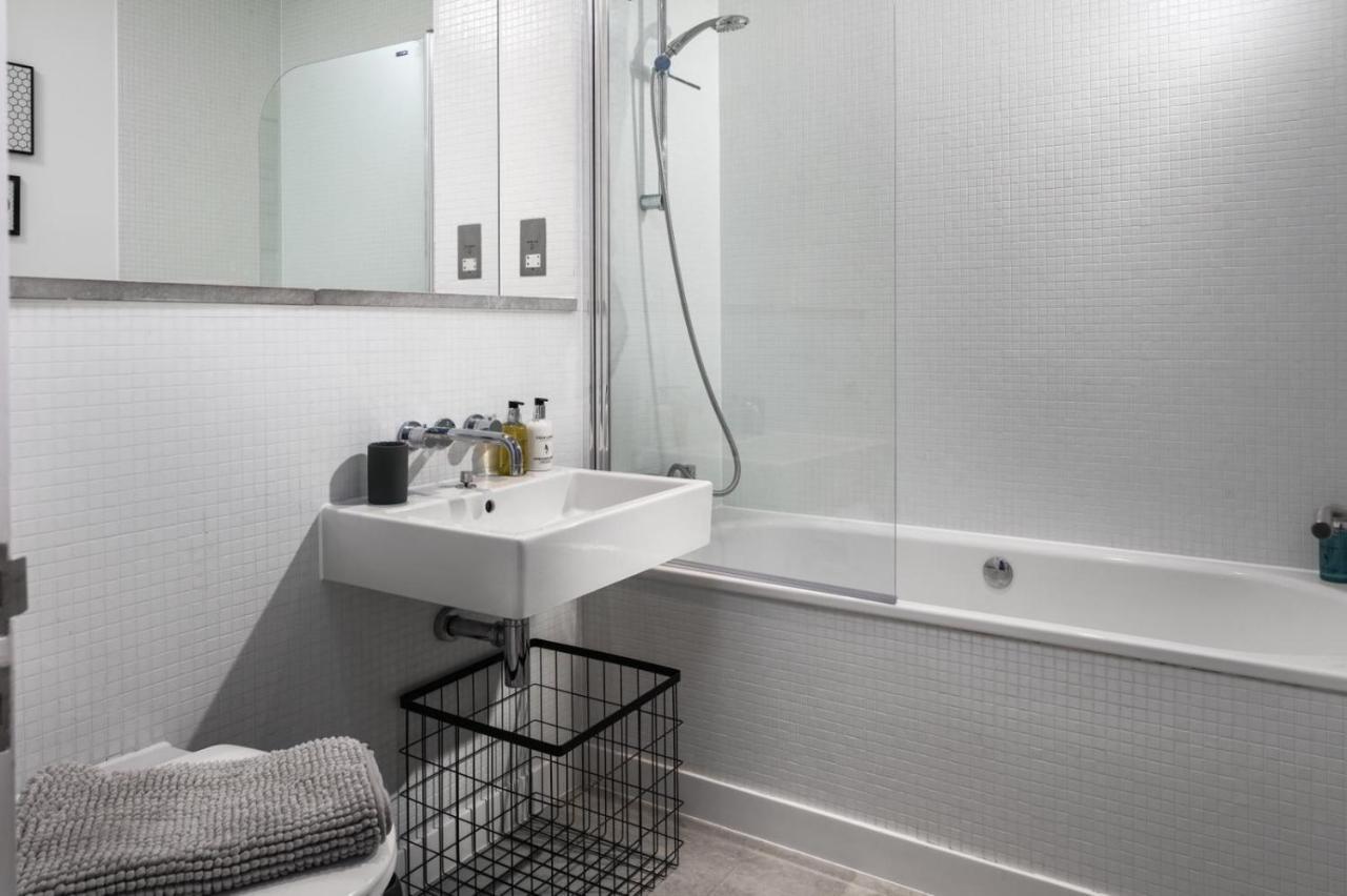 Two-Bedroom Apartment At Royal William Yard, プリマス エクステリア 写真
